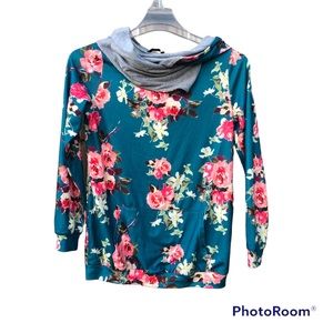Miusey Floral hoodie Pullover Top Shirt Sz. Medium Athelesuire